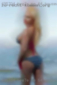 Bee7e_me_64 housewife site